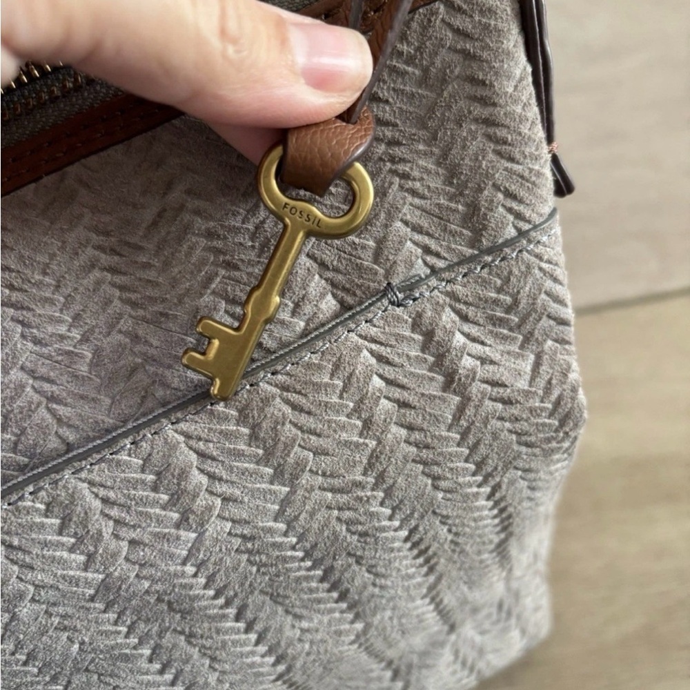 Fossil Grey Textured Soft Leather Brown Brass Crossbody Messenger Bag Purse EUC - Picture 8 of 10